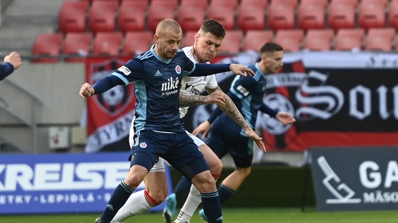 Vladimír Weiss ml. a Martin Škrtel v zápase FC Spartak Trnava - ŠK Slovan Bratislava.