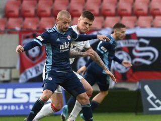 Vladimír Weiss ml. a Martin Škrtel v zápase FC Spartak Trnava - ŠK Slovan Bratislava.