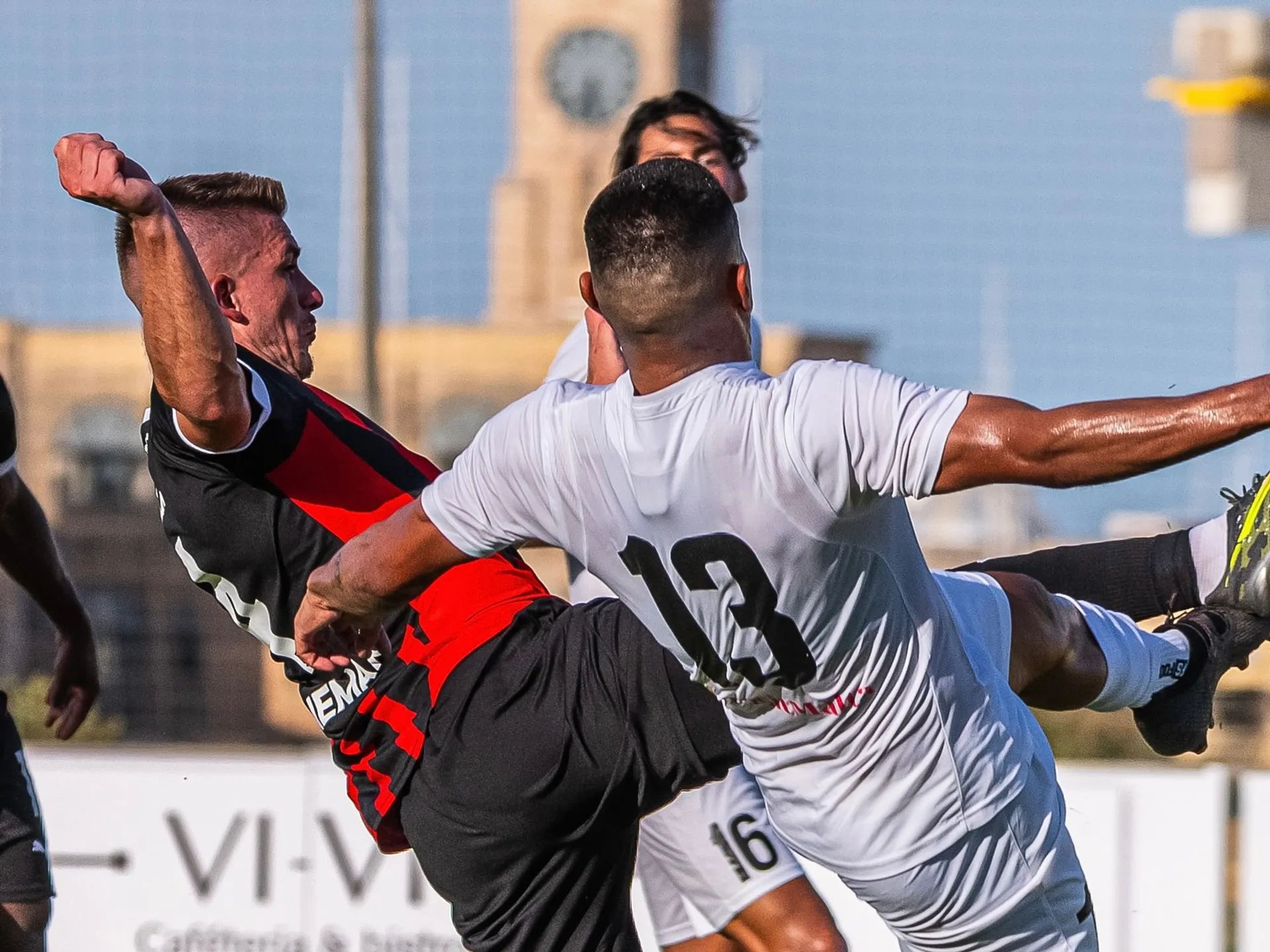 Libor Holík strieľa otvárací gól na 0:1.