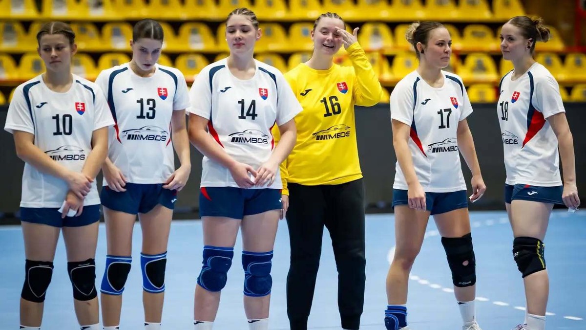 Slovenské hádzanárky počas MS U18 2026.