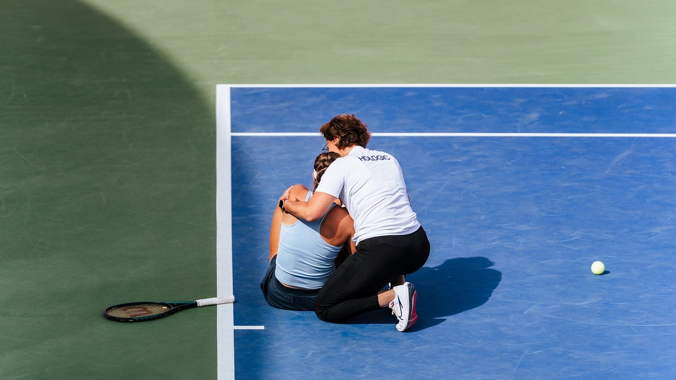 Renáta Jamrichová si poranila koleno. 