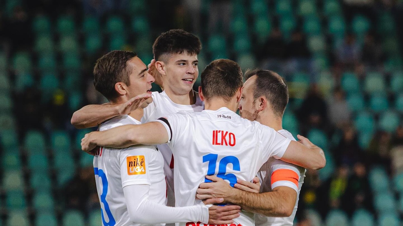 Radosť hráčov MŠK Žilina po strelenom góle.
