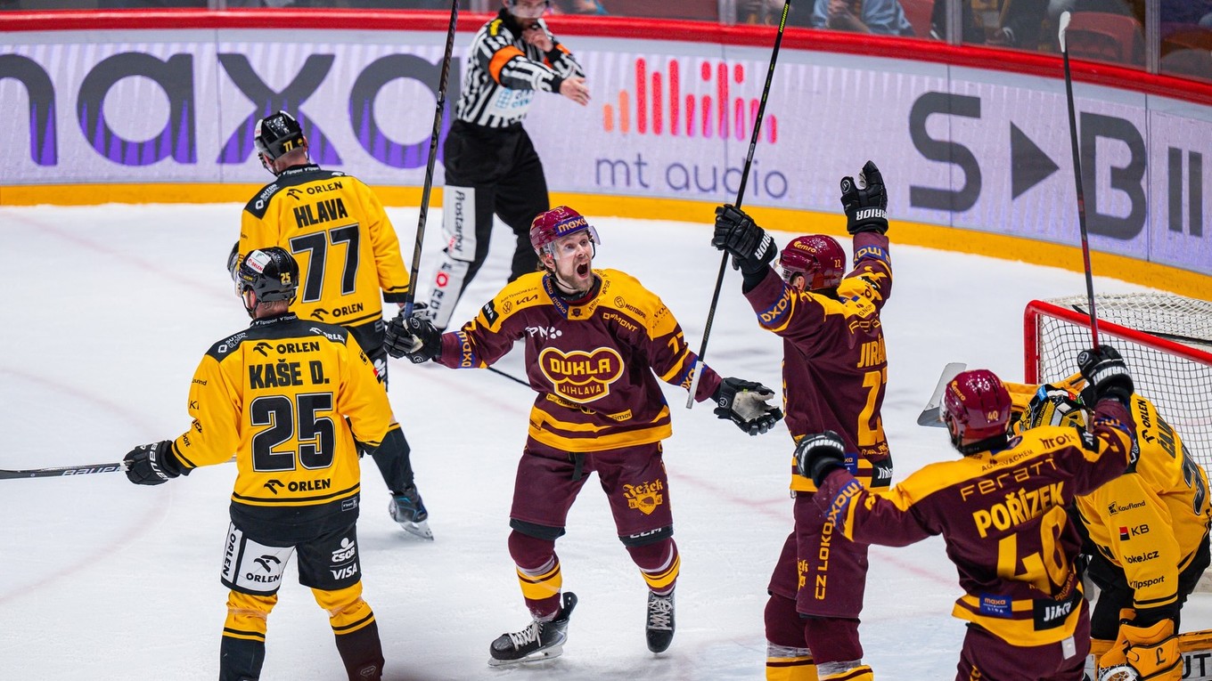 Hráči Jihlavy sa tešia z gólu