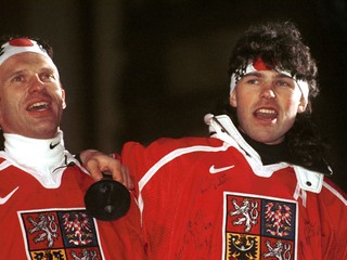 Dominik Hašek a Jaromír Jágr po návrate zo ZOH 1998 v Nagane.