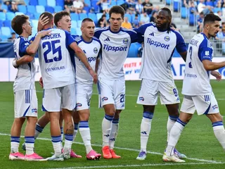 Luka Lemiško (číslo 20) sa teší so spoluhráčmi z gólu v zápase proti Slovanu Bratislava.