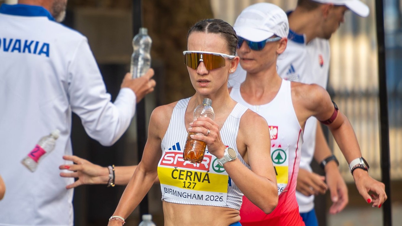 Hana Černá počas chodeckého polmaratónu na ME v atletike 2026.