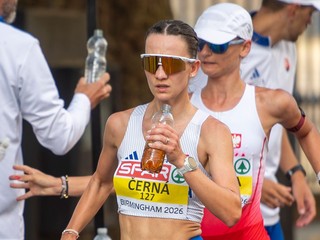 Hana Černá počas chodeckého polmaratónu na ME v atletike 2026.