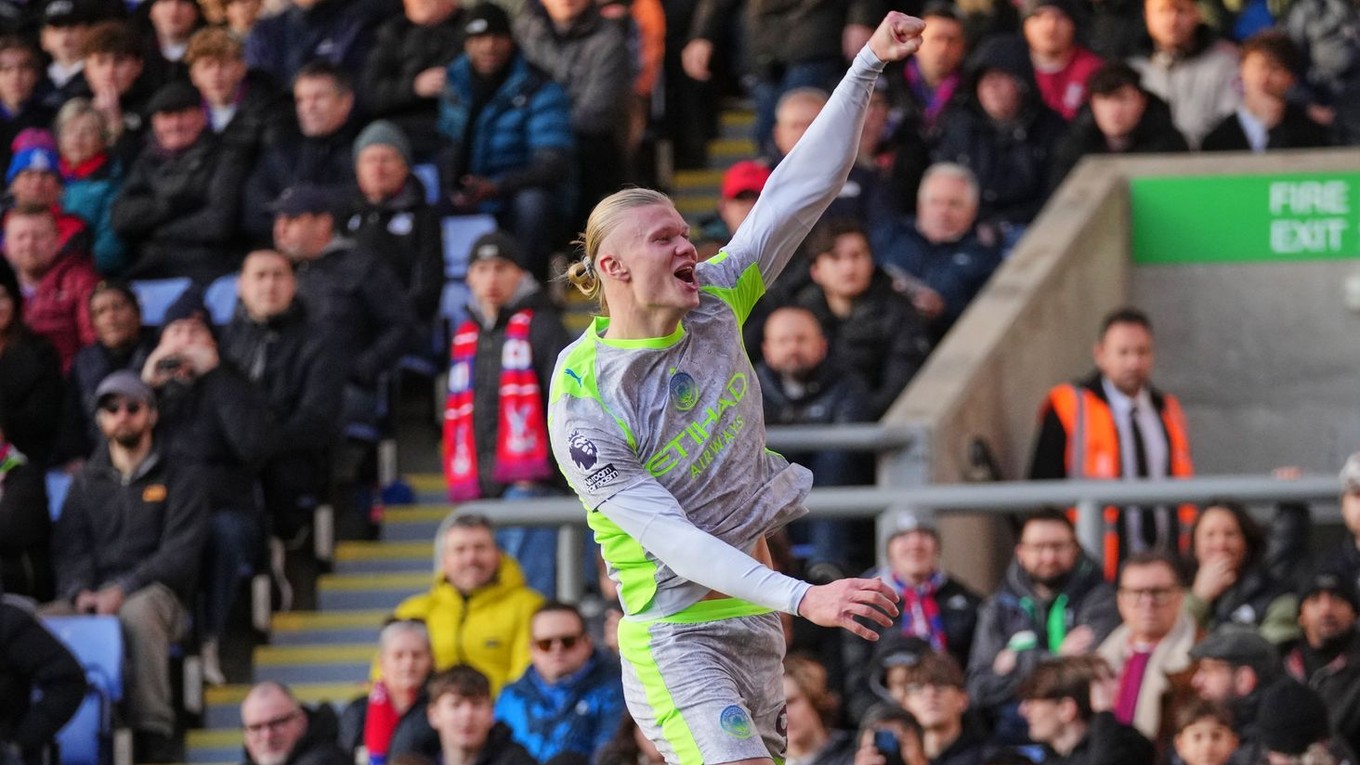 Erling Haaland oslavuje gól.