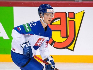 Slovenský hokejista Samuel Kňažko v reprezentačnom drese.