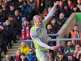 Erling Haaland oslavuje gól.