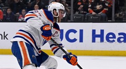 Connor McDavid v drese Edmonton Oilers.