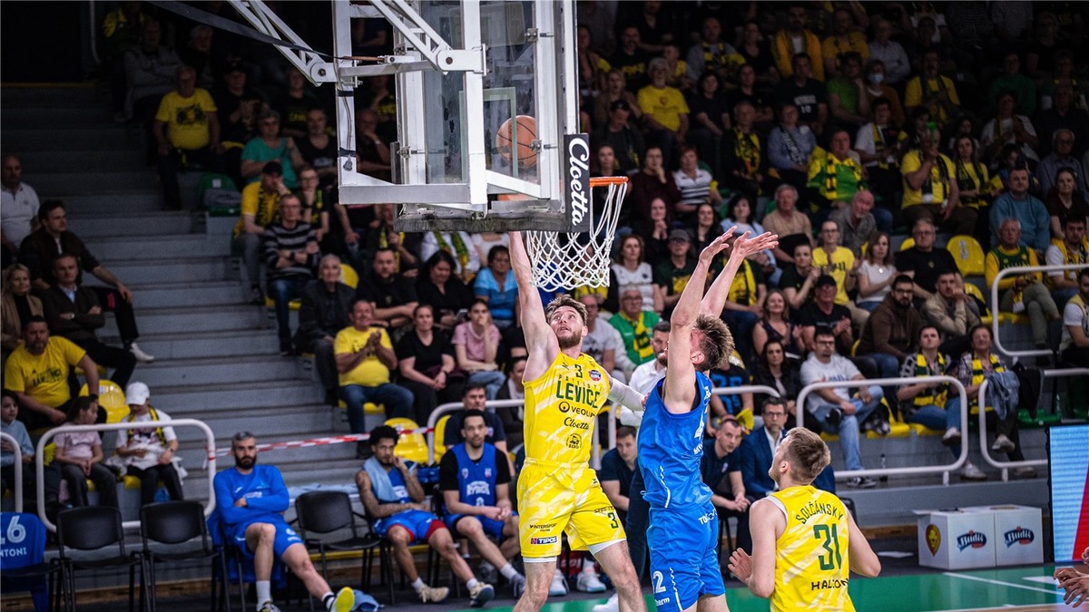 Fotka zo zápasu Spišskí Rytieri - Patrioti Levice.