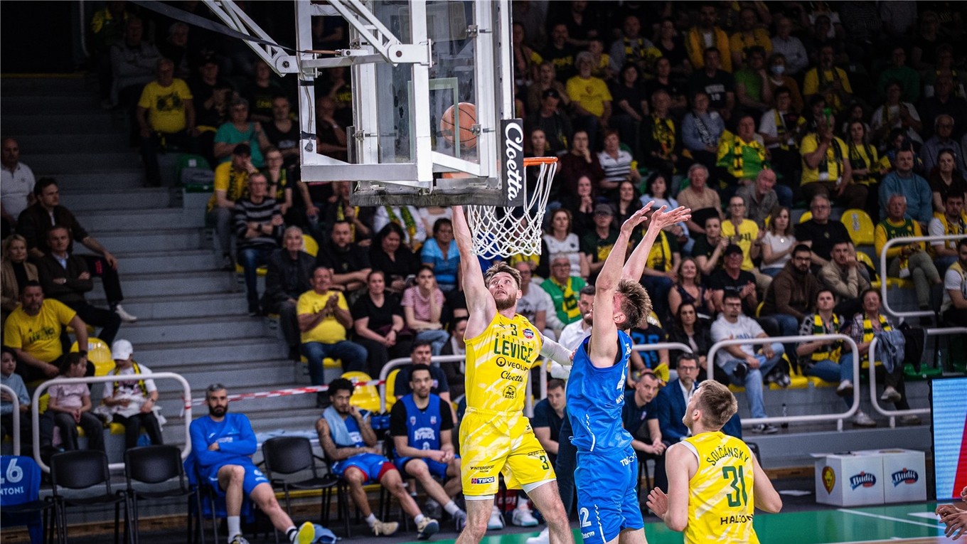 Fotka zo zápasu Spišskí Rytieri - Patrioti Levice.