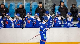Slovenskí hokejisti do 17 rokov na Turnaji piatich krajín vo švédskom Tranase.