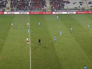Futbalisti Poľska U21 a Izraela U21 si uctili obete útoku.