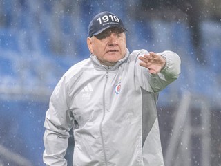 Tréner futbalistov Slovana Vladimír Weiss st.