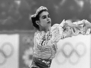 Osemnásťročná Katarina Wittová z NDR vyhrala súťaž krasokorčuliarok.