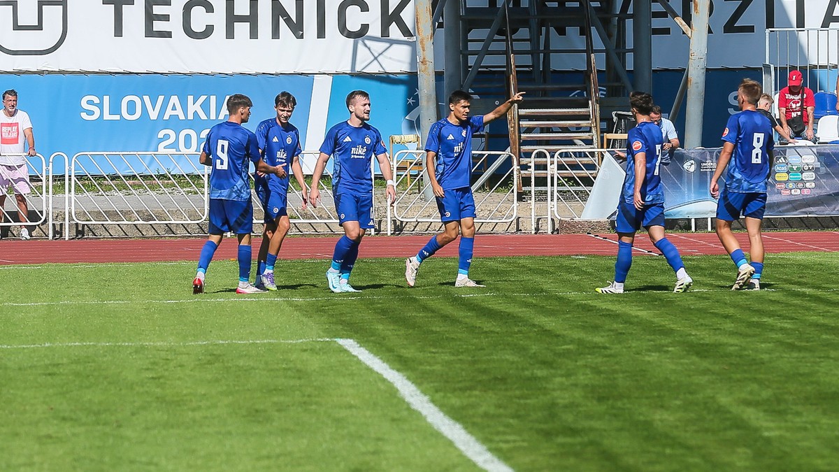 Béčko Slovana si doma poradilo so Zvolenom. Pomohla mu červená karta