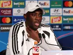Yaya Touré počas pozápasovej tlačovej konferencie po zápase PSG - Slovan Bratislava v Lige majstrov. 