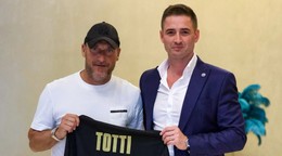 Francesco Totti a Peter Králik.