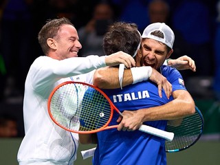 Radosť talianských tenistov po postupe do semifinále Davis Cupu