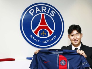 Lee Kang-in s dresom Paríž St. Germain.