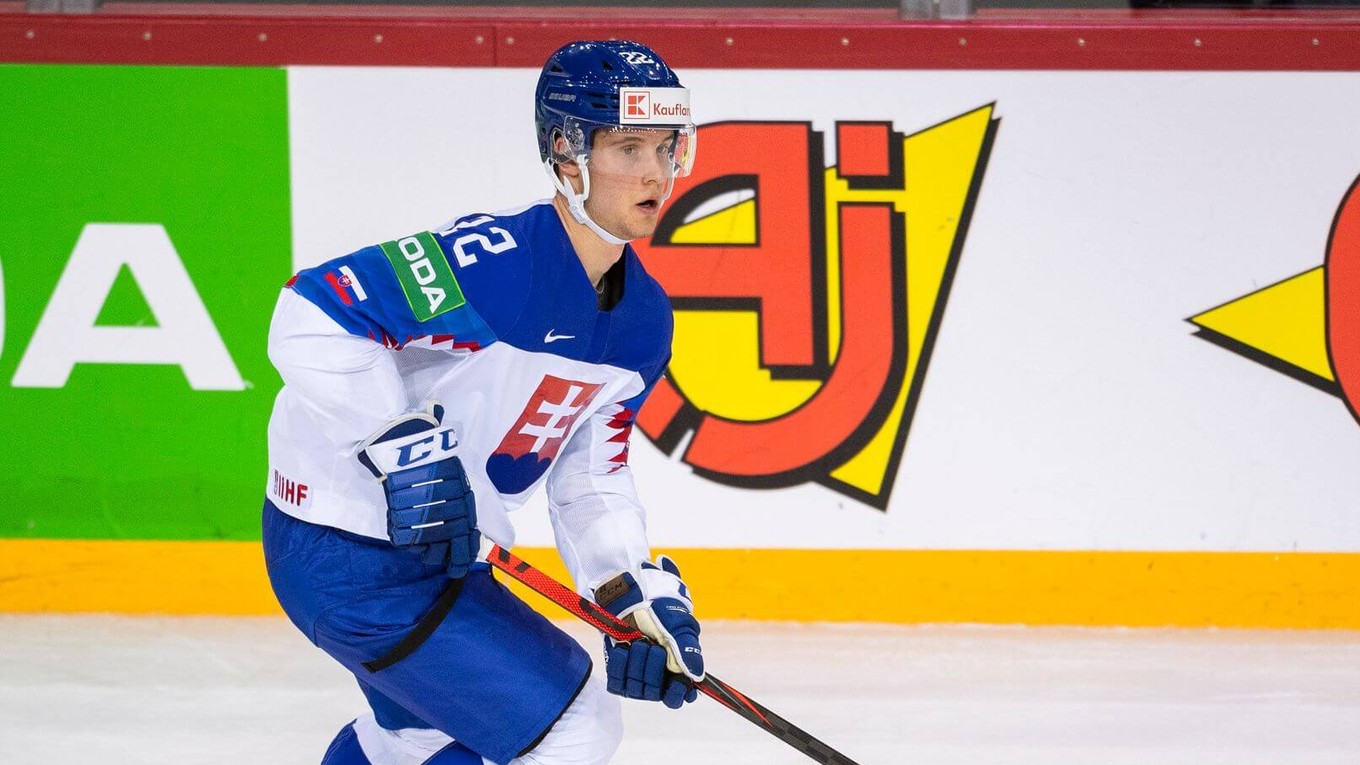 Slovenský hokejista Samuel Kňažko v reprezentačnom drese.