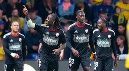 Futbalisti Racing Štrasburg oslavujú gól.