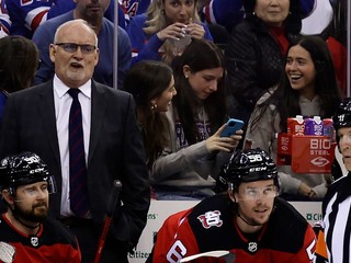 Na snímke je tréner New Jersey Devils Lindy Ruff.