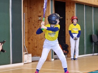 Fotka z turnaja „Baseball is for girls too“.