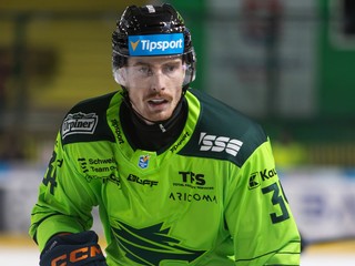Na snímke hokejista Žiliny Peter Cehlárik.