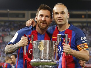 Lionel Messi a Andrés Iniesta v drese FC Barcelona. 