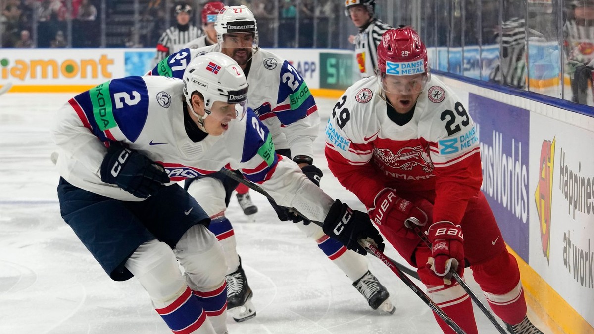 Momentka zo zápasu medzi Dánskom a Nórskom na MS v hokeji 2024.