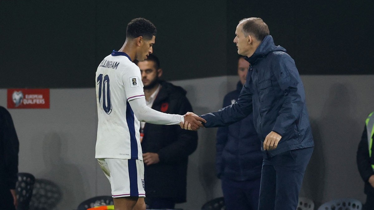 Jude Bellingham schádza z ihriska v zápase s Albánskom.