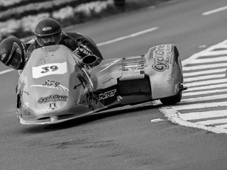 Cesar Chanel a spolujazdec Olivier Lavorel na pretekoch sidecarov.