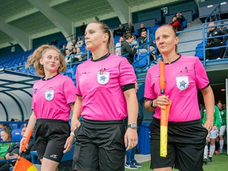 Tímea Brutvanová (v strede).