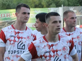Vpredu Nikolas Lukáč.
