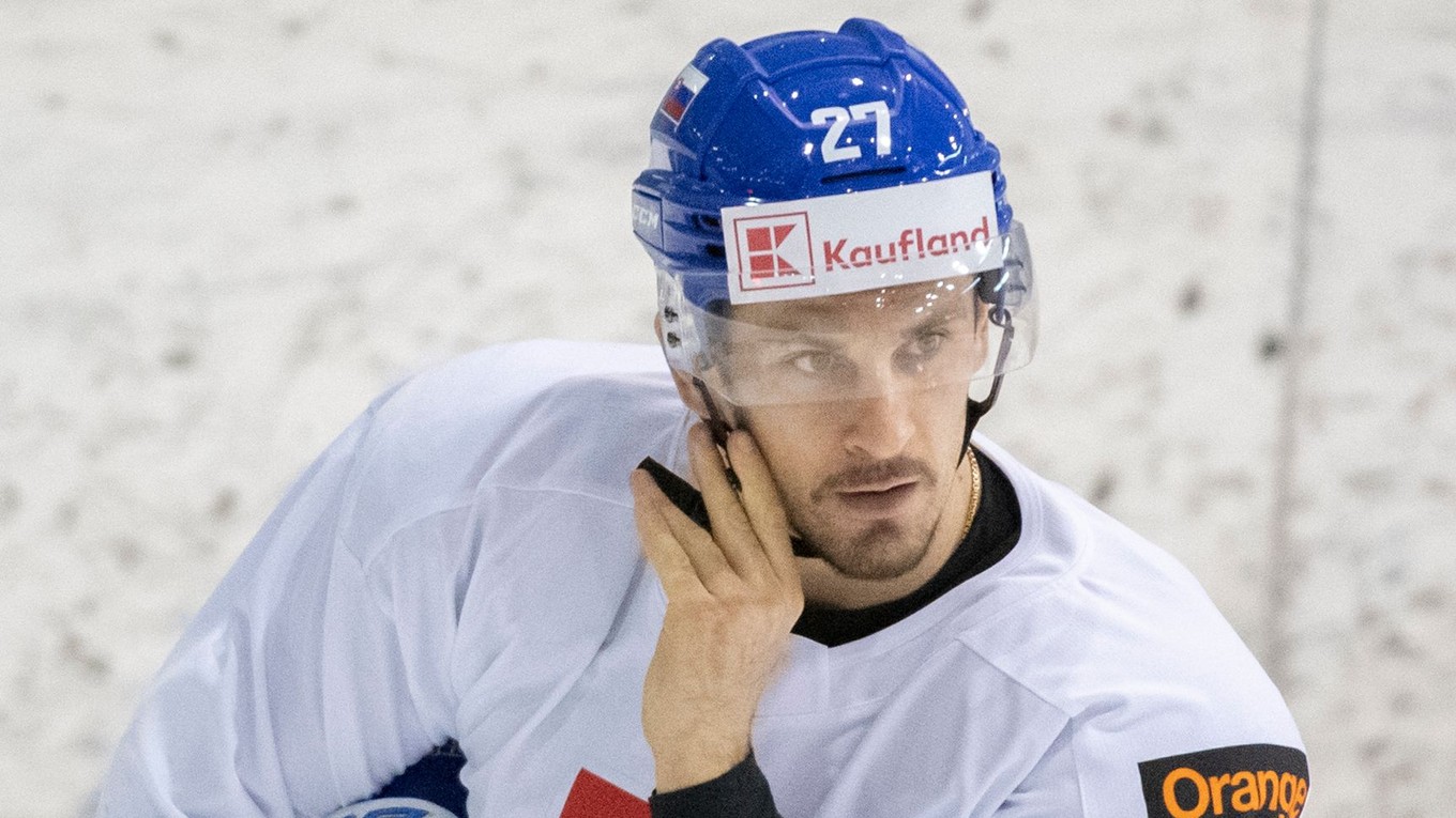 Marek Hrivík počas tréningu slovenskej hokejovej reprezentácie.