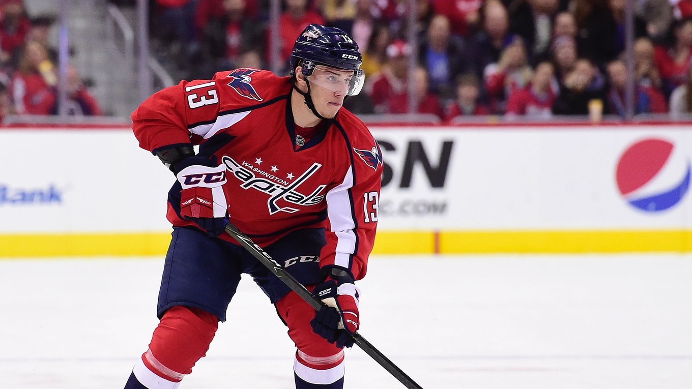 Jakub Vrána v drese Washingtonu Capitals. Archívny záber.