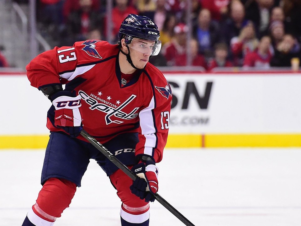 Jakub Vrána v drese Washingtonu Capitals. Archívny záber.