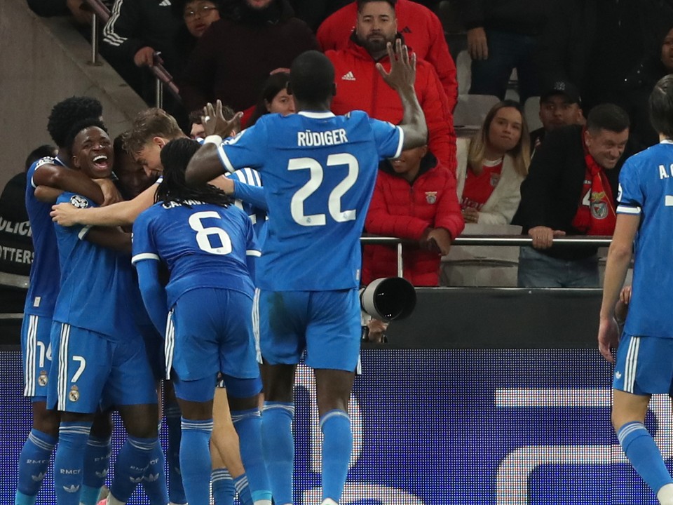 Real Madrid oslavuje gól. 