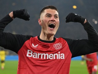 Český útočník Bayeru Leverkusen Patrik Schick sa raduje z gólu. 