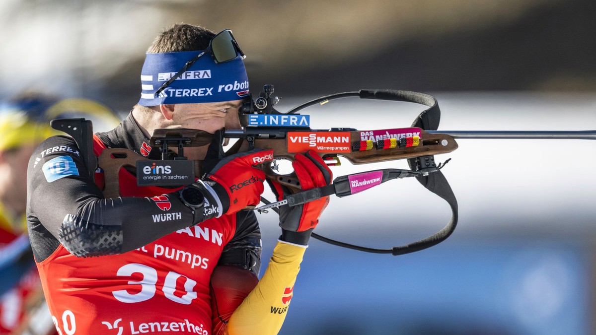 Nemec Justus Strelow pri streľbe počas šprintu na 10km na MS v biatlone 2025.
