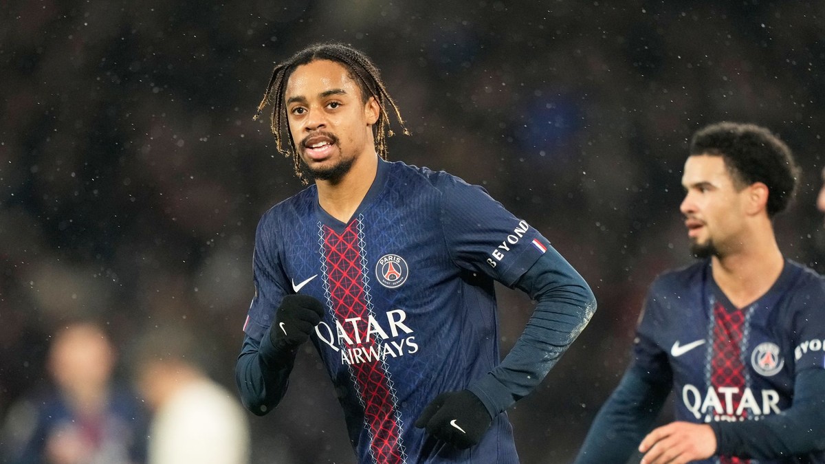 Bradley Barcola oslavuje gól.