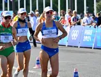 Slovenské chodkyne sprava Mária Katerinka Czaková a Hana Burzalová na trati počas chôdze žien na 20 km.