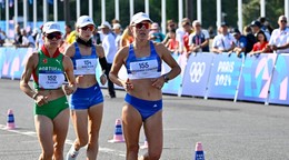 Slovenské chodkyne sprava Mária Katerinka Czaková a Hana Burzalová na trati počas chôdze žien na 20 km.