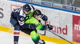 Sprava Miguel Tourigny (Žilina) a Ladislav Romančík (Bratislava) v súboji o puk.