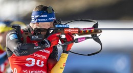 Nemec Justus Strelow pri streľbe počas šprintu na 10km na MS v biatlone 2025.