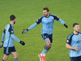 Tigran Barseghjan sa so spoluhráčmi teší po strelenom góle.