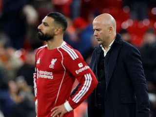 Mohamed Salah a tréner Arne Slot po zápase Ligy majstrov FC Liverpool - PSV Eindhoven.